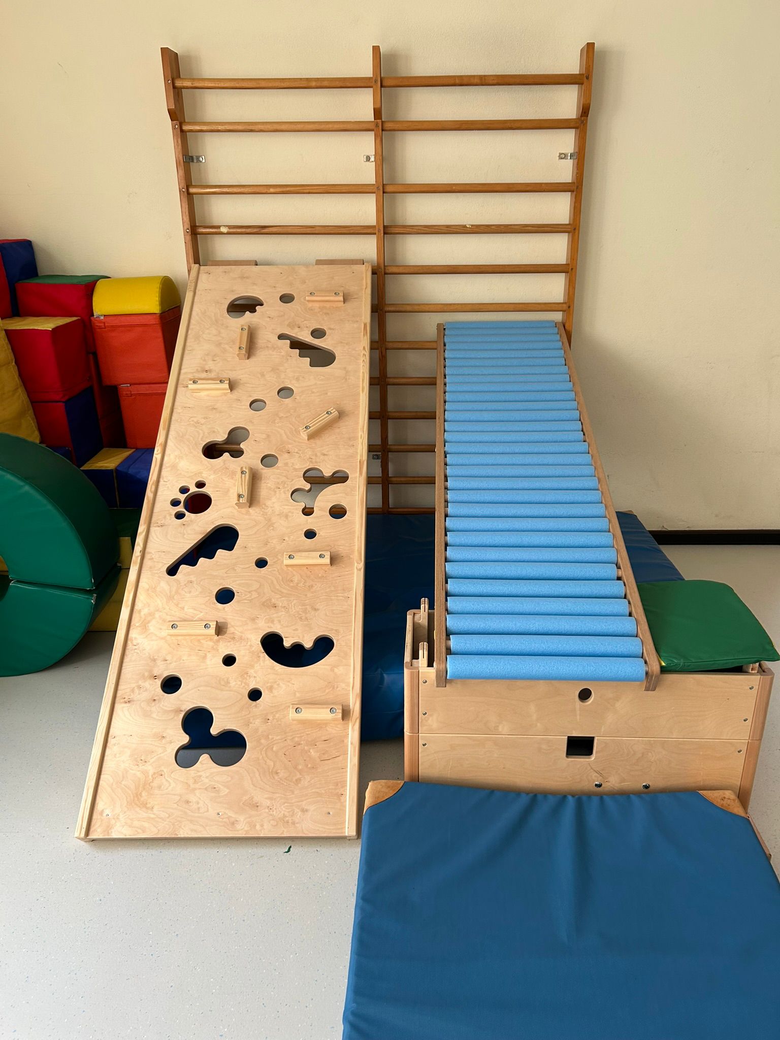 Kletterbrett und Rollenrutsche